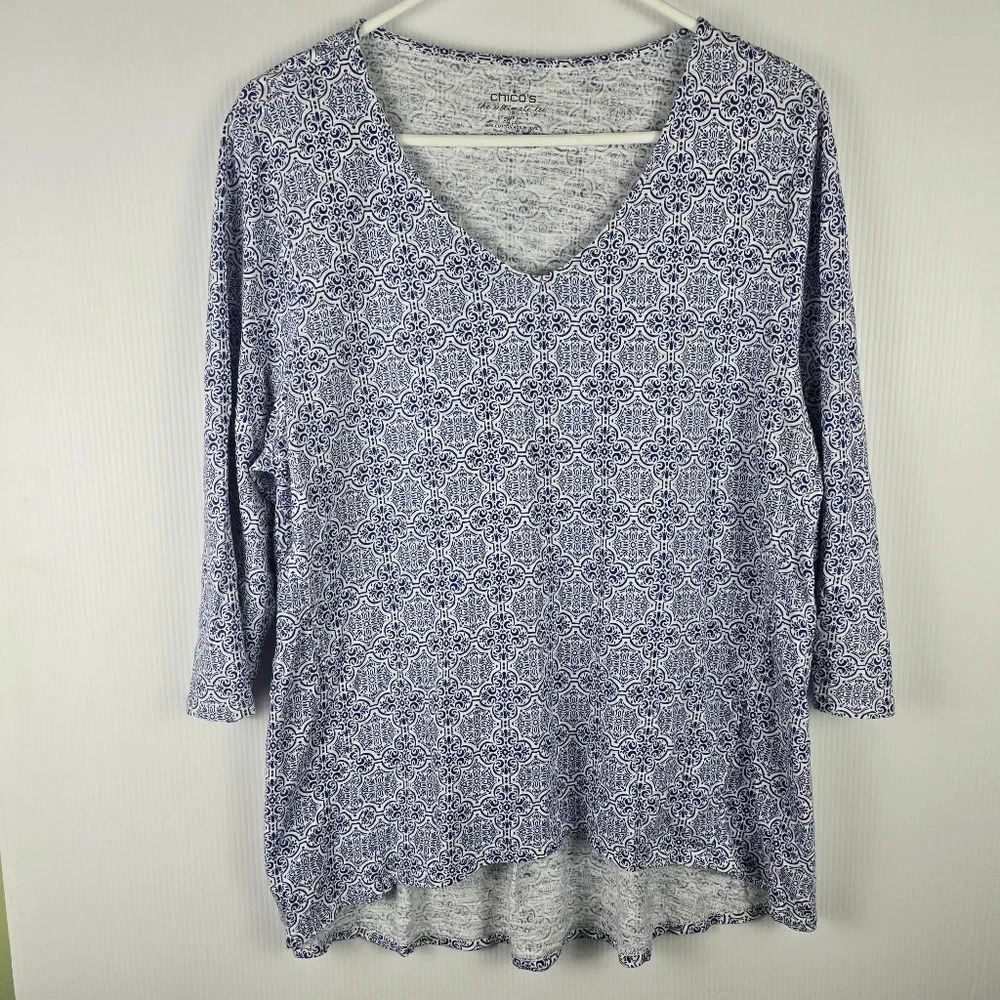 Chico's Medallion Tile 3/4 Sleeve High Low Tee Wirh V Neck Blue and White Size L - Picture 4 of 10